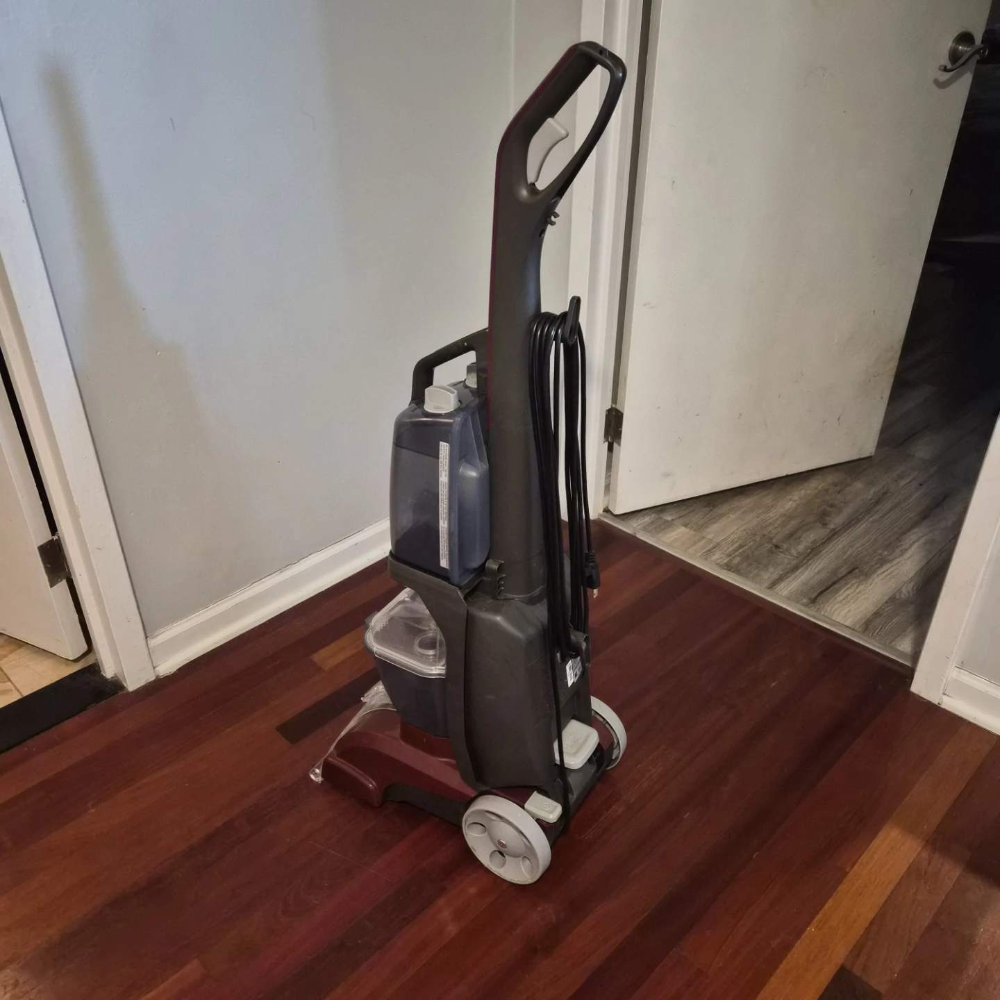 Hoover Power Scrub Deluxe Carpet Cleaner - photo 4