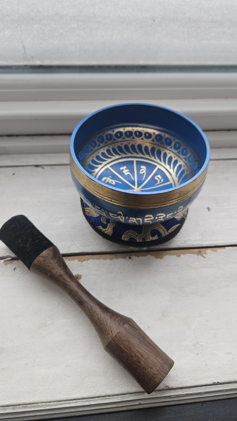 Small singing bowl