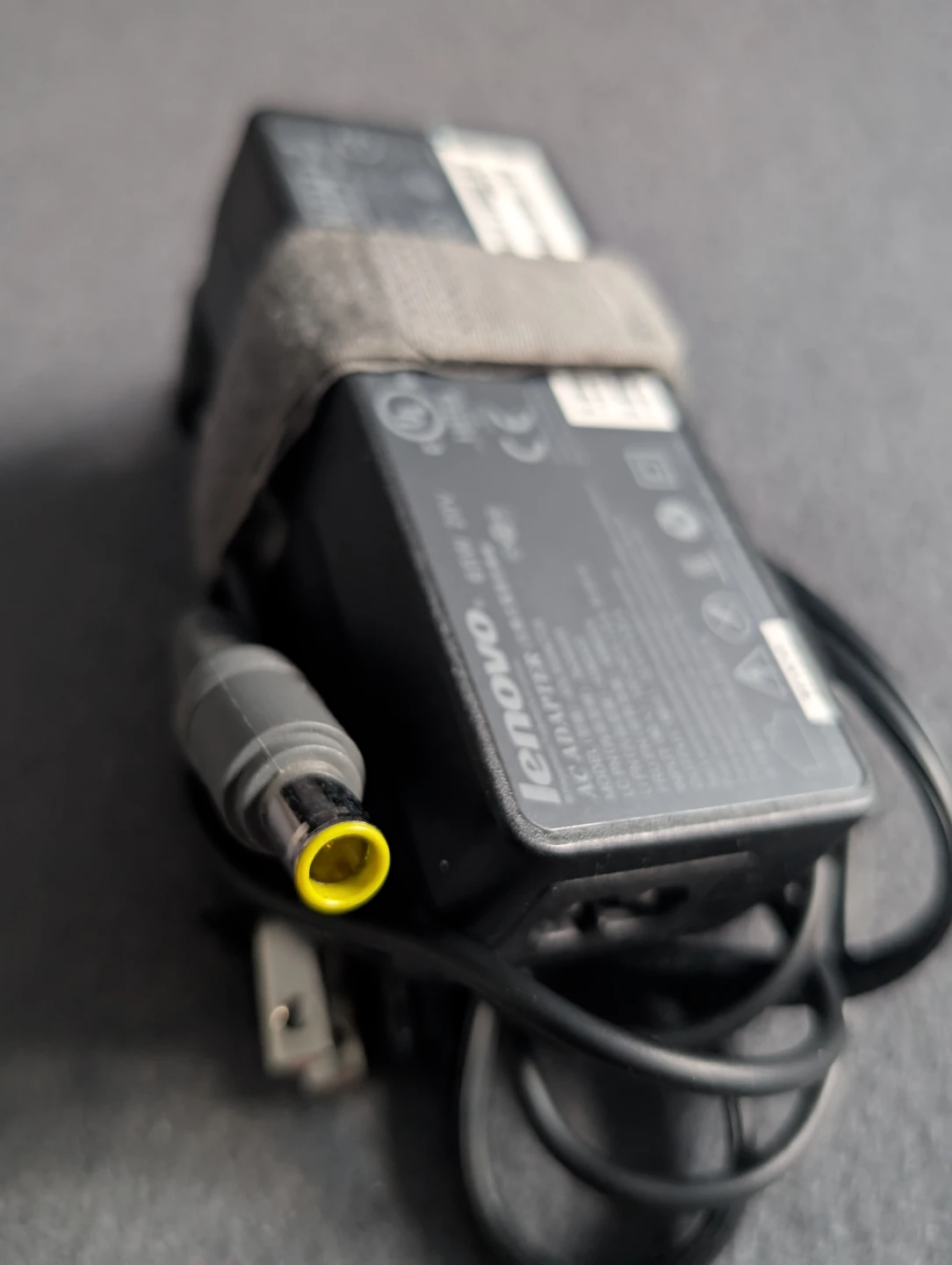 Lenovo 65W AC Adapter (Round Tip) - photo 5