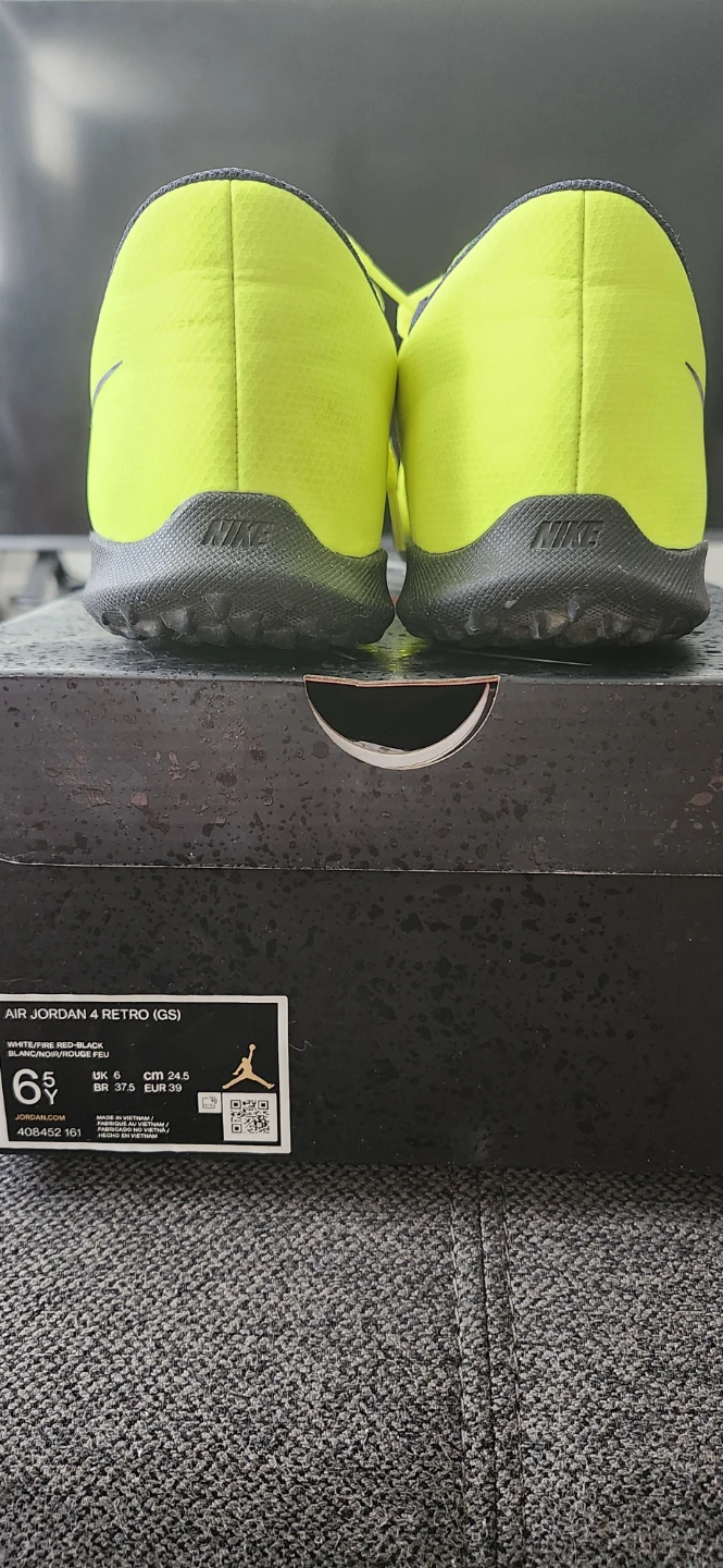 Nike Phantom VNM Soccer Shoes - Size 6.5