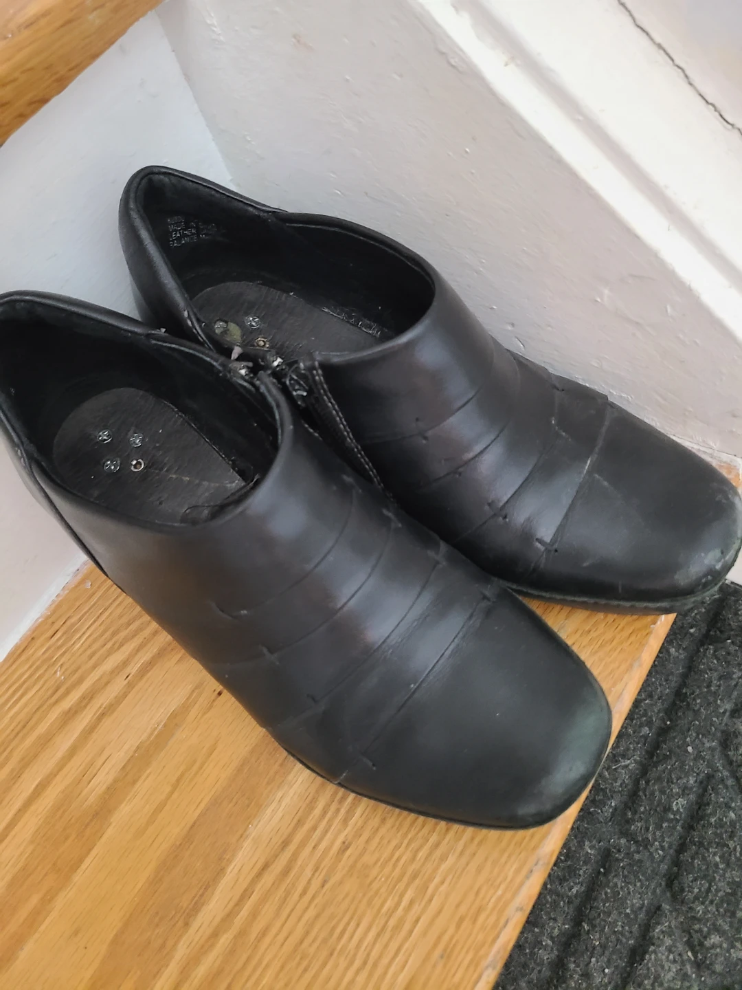 Clarks Black Leather Ankle Boots🥕