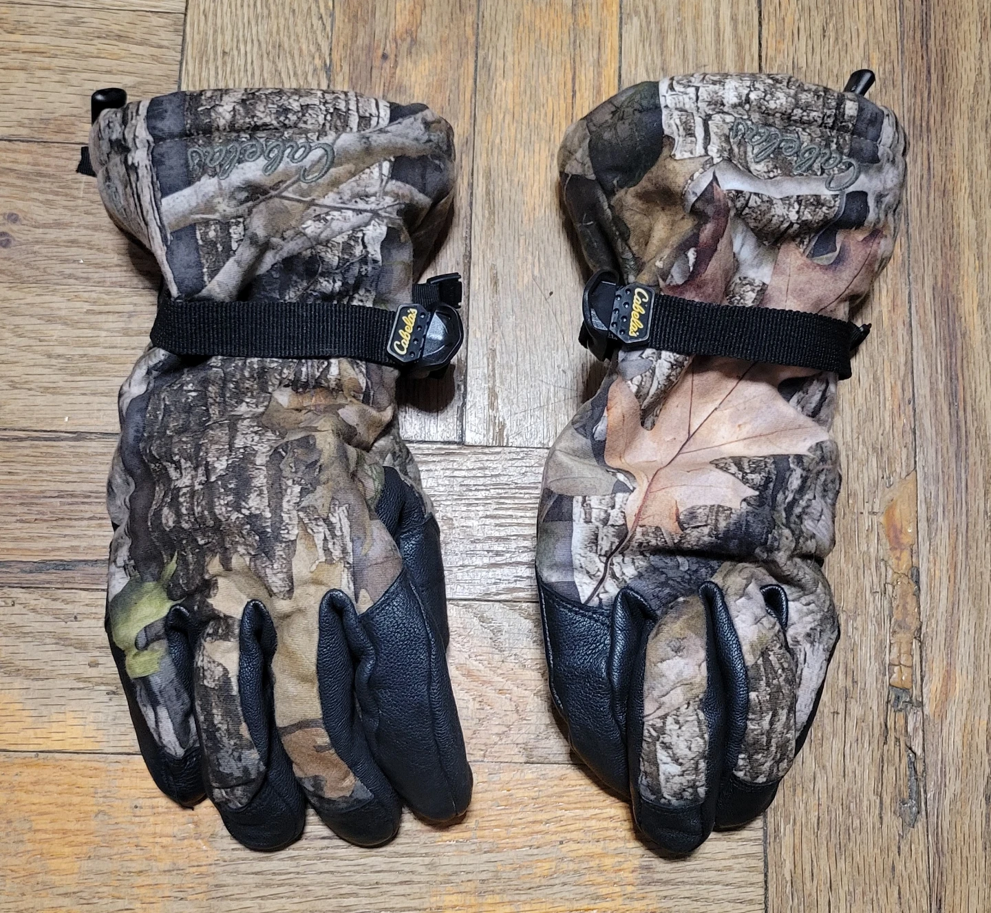 Cabela's Camo Insulated Gloves - Size M Brand new