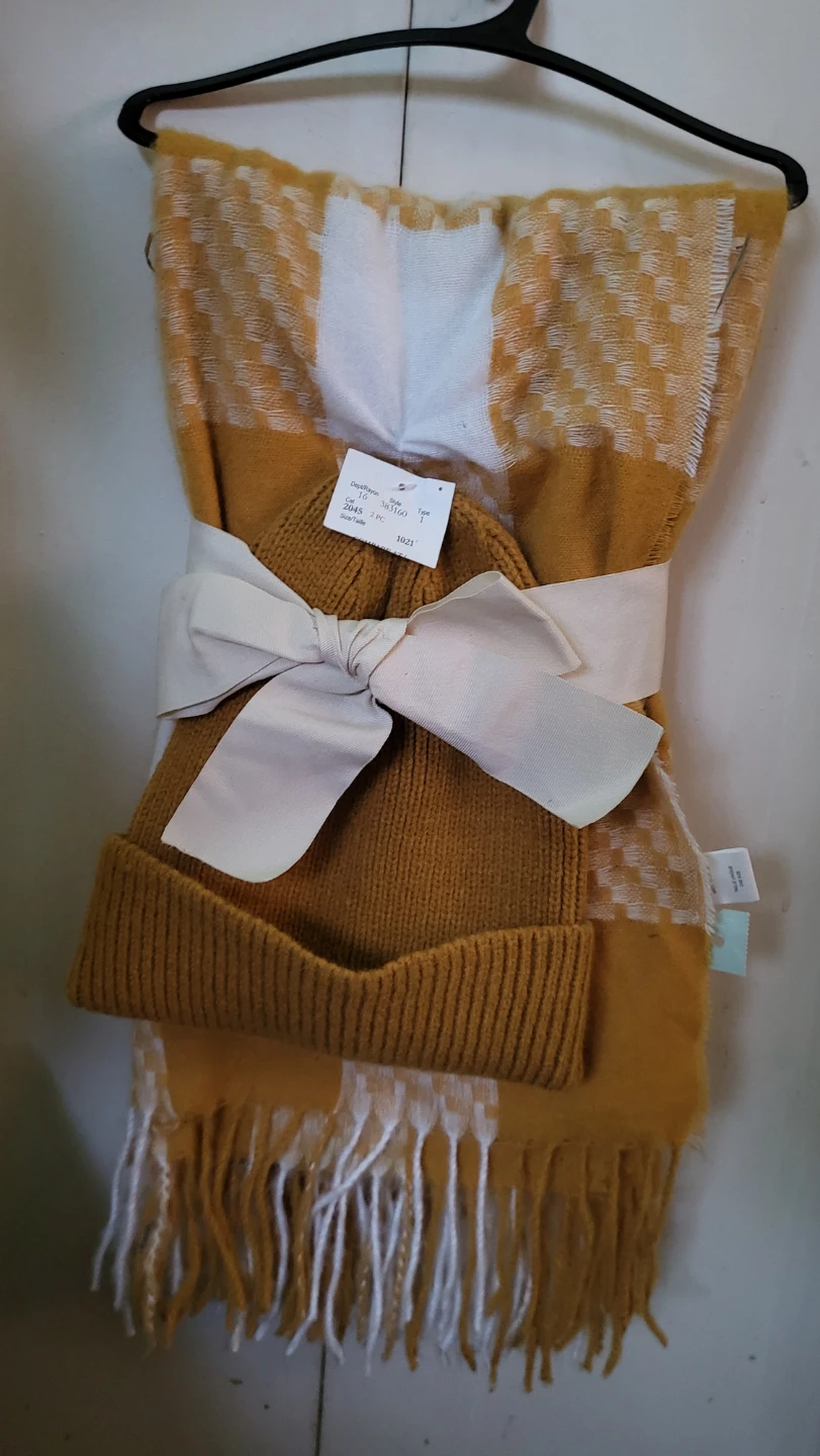 Free hat and scarf set :)