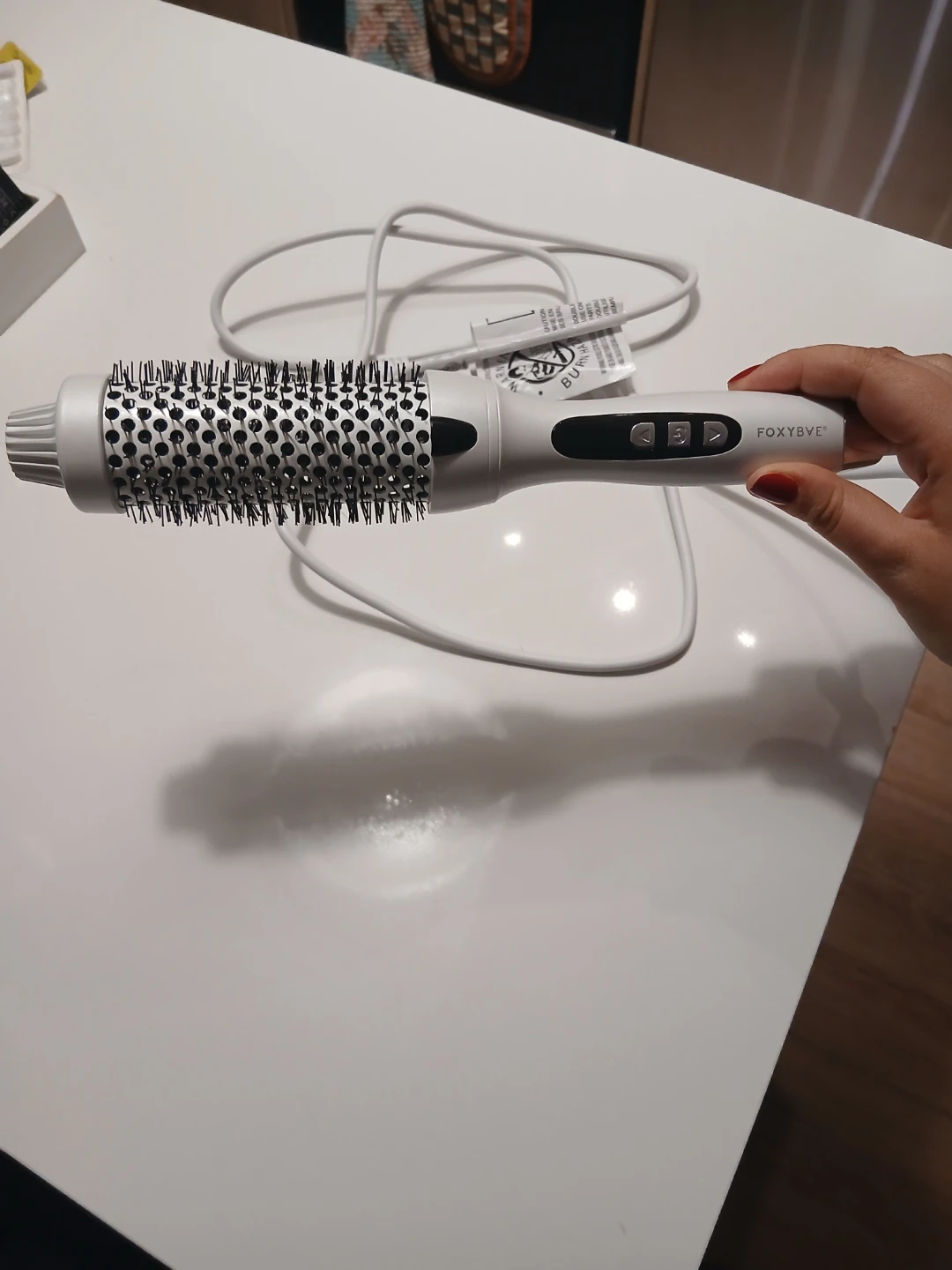 Hot curling brush