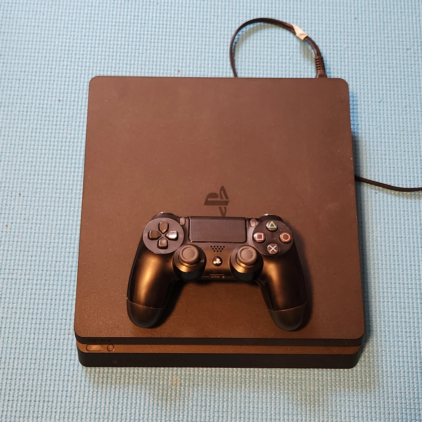 PlayStation 4 slim (ps4 slim) with Controller