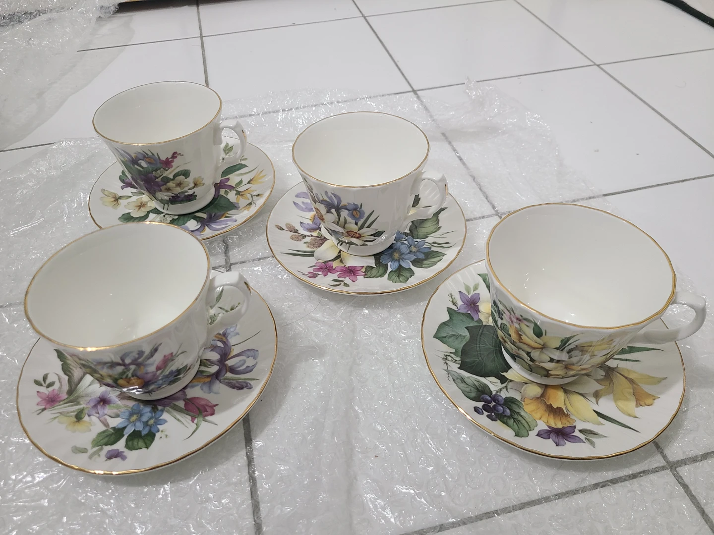 Mayfair Fine Bone China Tea Cups & Saucers (4 sets) - photo 3
