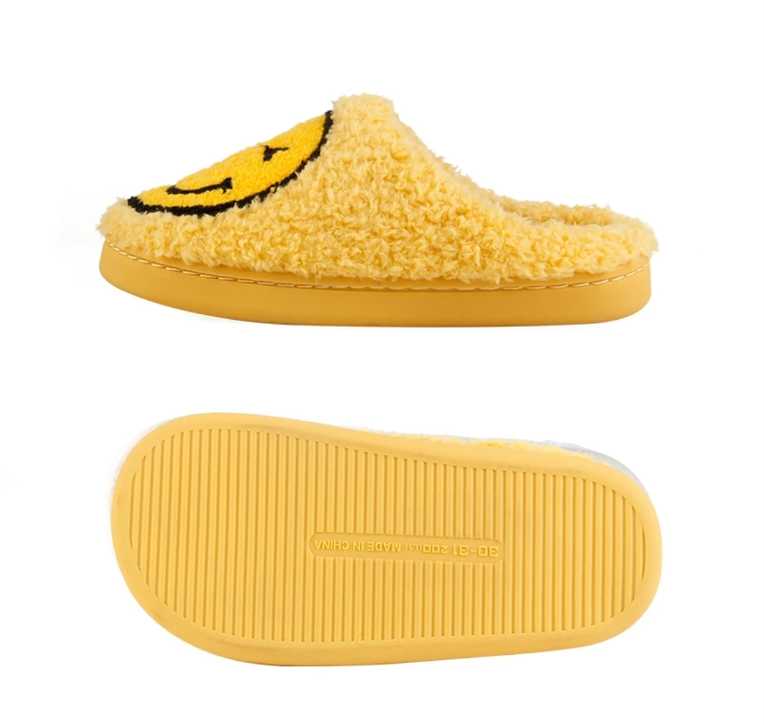 🥕Smiley Face Fuzzy Yellow Slippers - Size 30-31 - photo 2