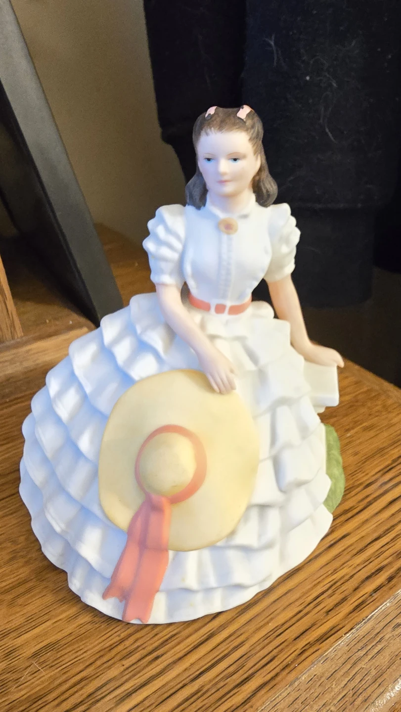 Avon - Scarlett O'Hara Figurine - photo 4