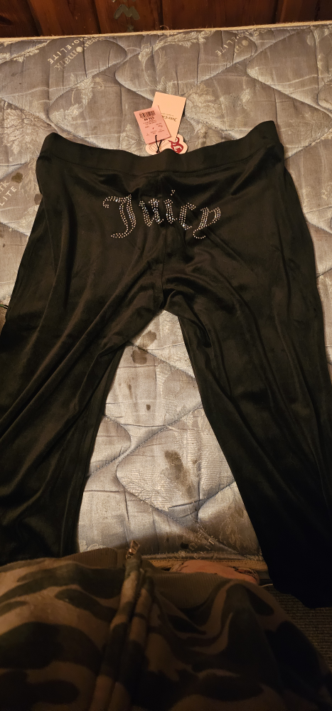 Juicy Couture Black Velour Pants - photo 2