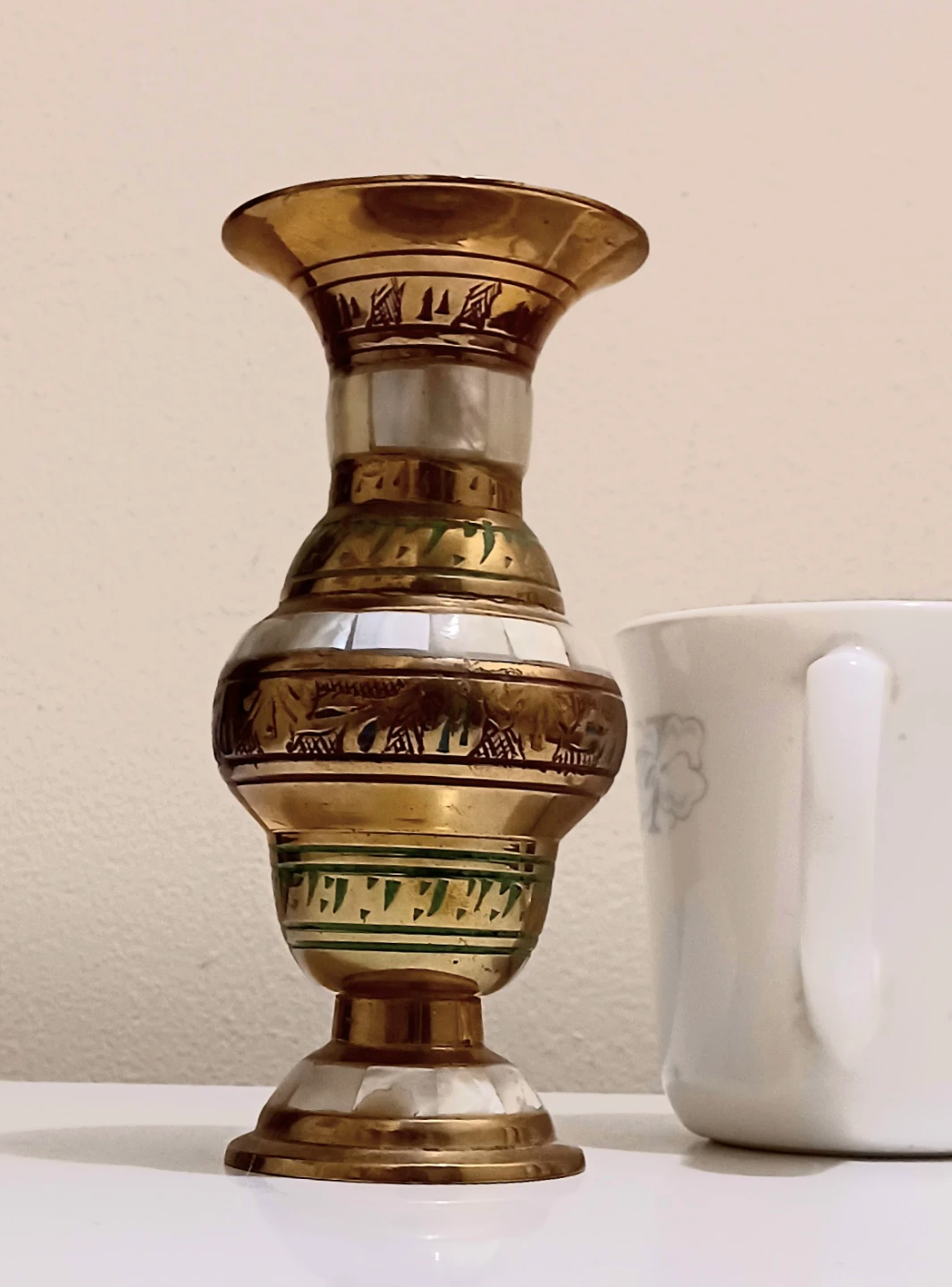 Rare Mother of Pearl & Etched Brass Vase - photo 5
