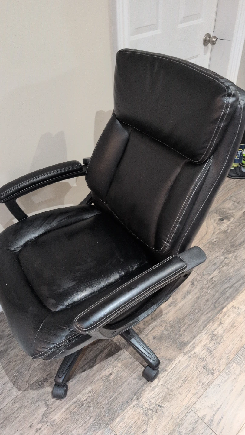 Black Leather Executive Office Chair - photo 3