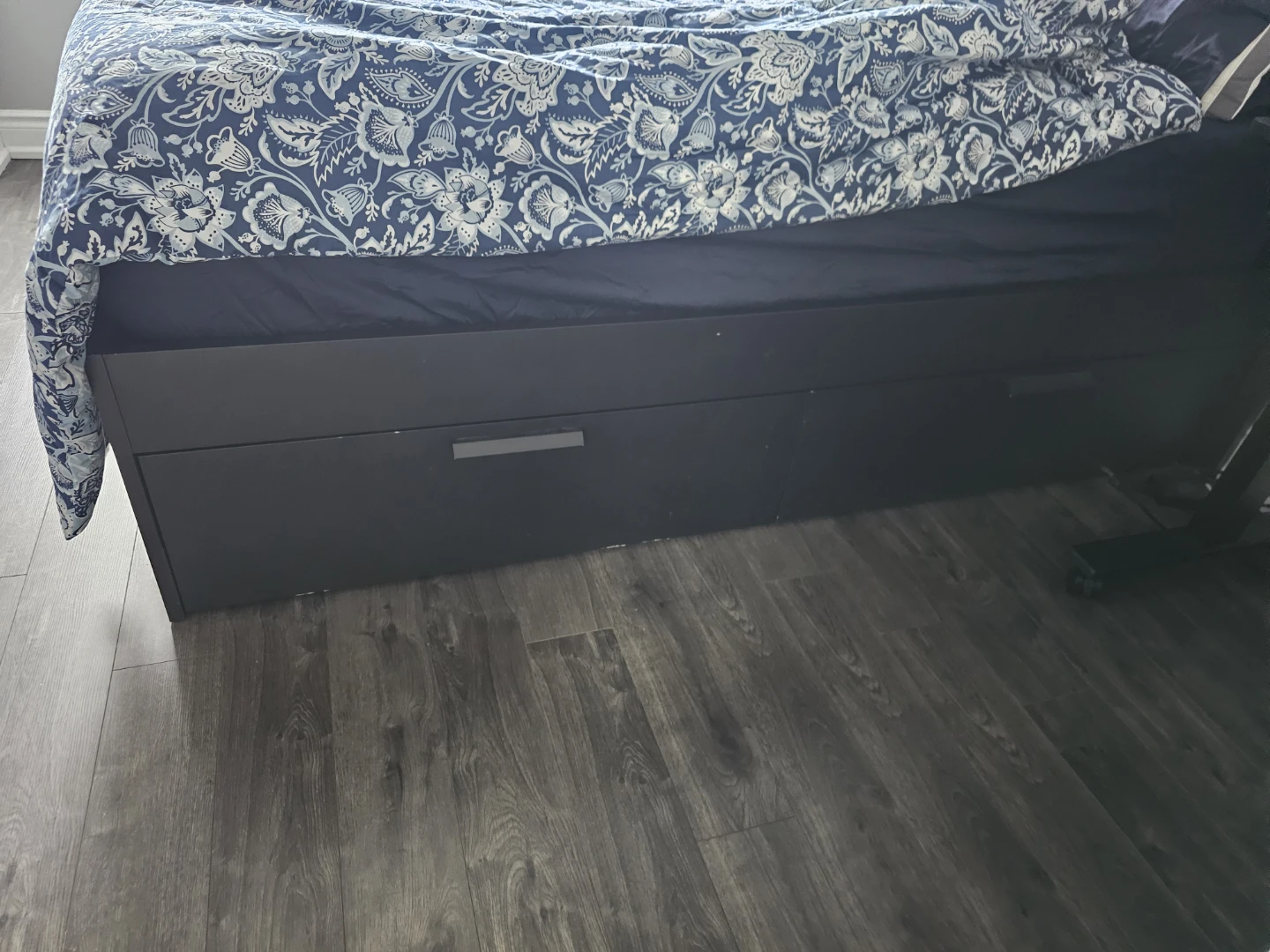 Queen size bed with memory foam mattress - photo 2