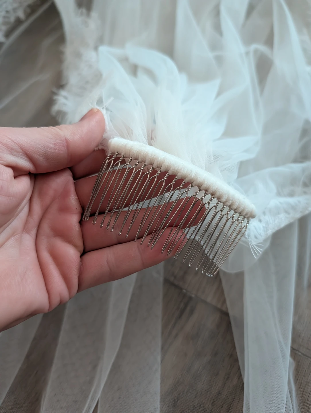 Soft White fingertip Veil with Lace Trim - photo 4