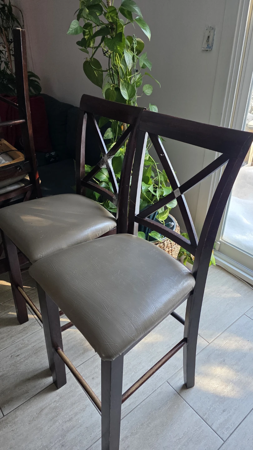 Set of 4 Brown Wooden Bar Stools 🥕