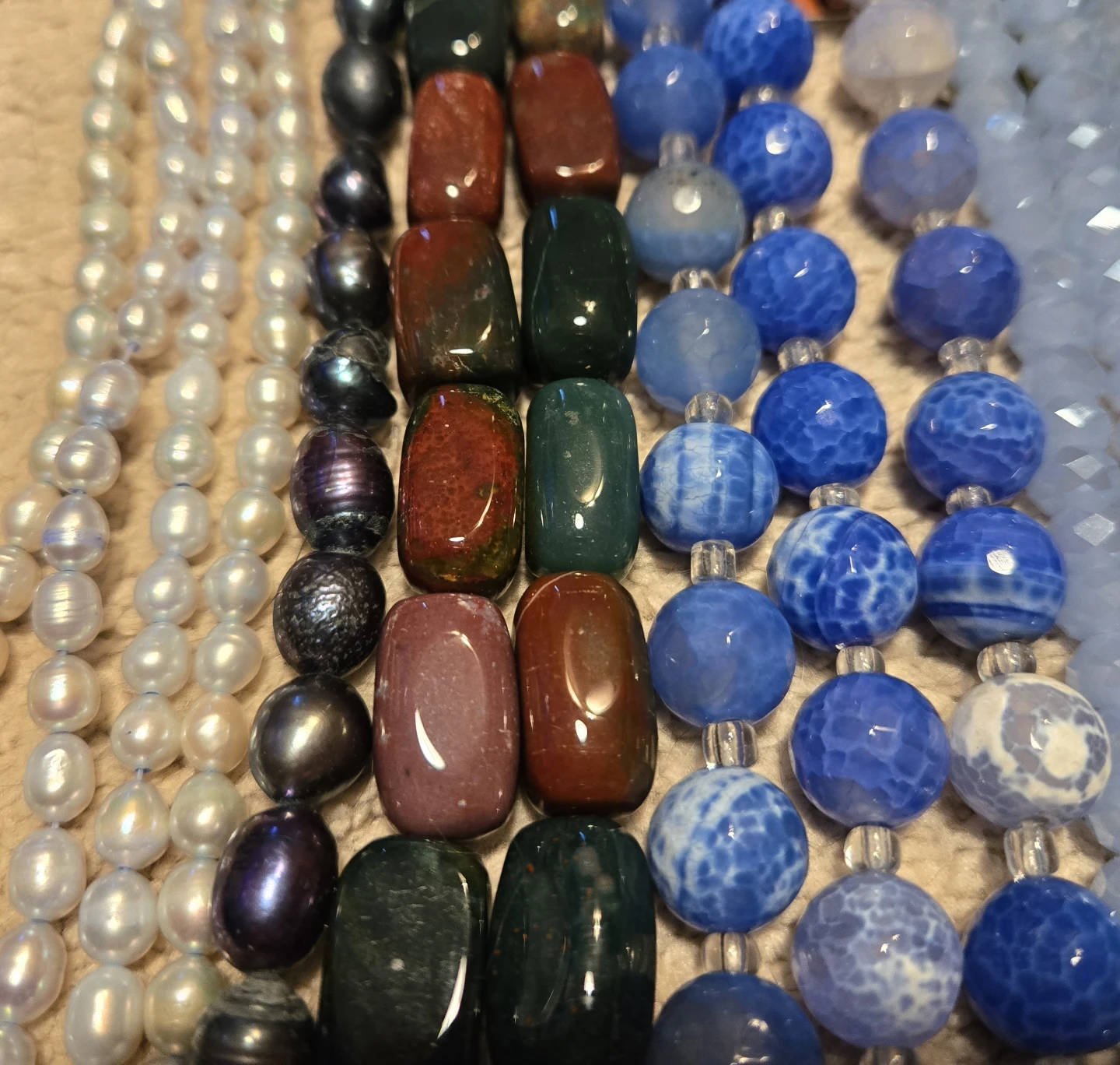 Lot of Assorted Bead Strands (Lot Z) - photo 2