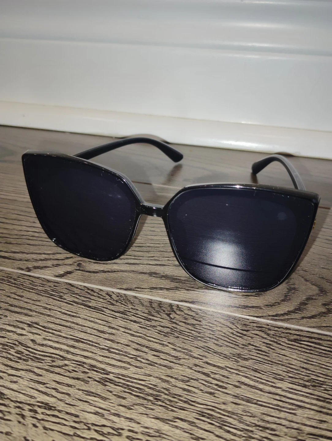 Black Cat-Eye Sunglasses with Gold Design - photo 2