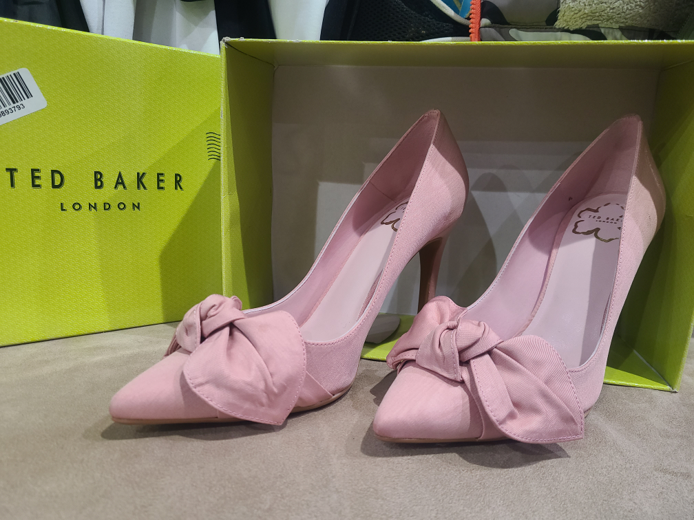 BRAND NEW -Ted Baker London 'Noire' Satin Bow Court Heels