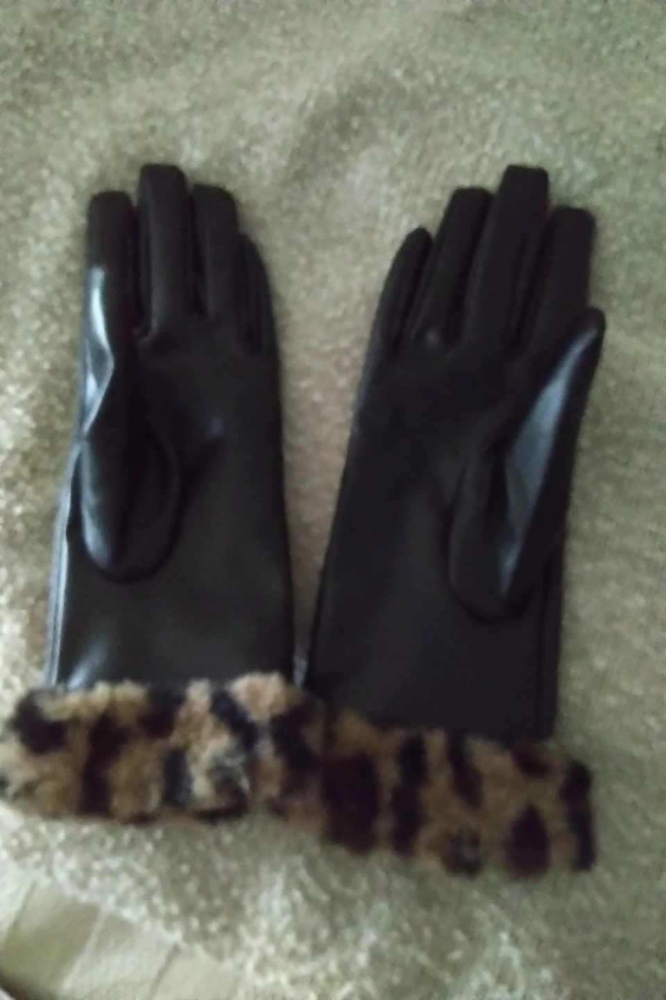 Le Chateau Express Black Faux Leather Gloves S/M - photo 2