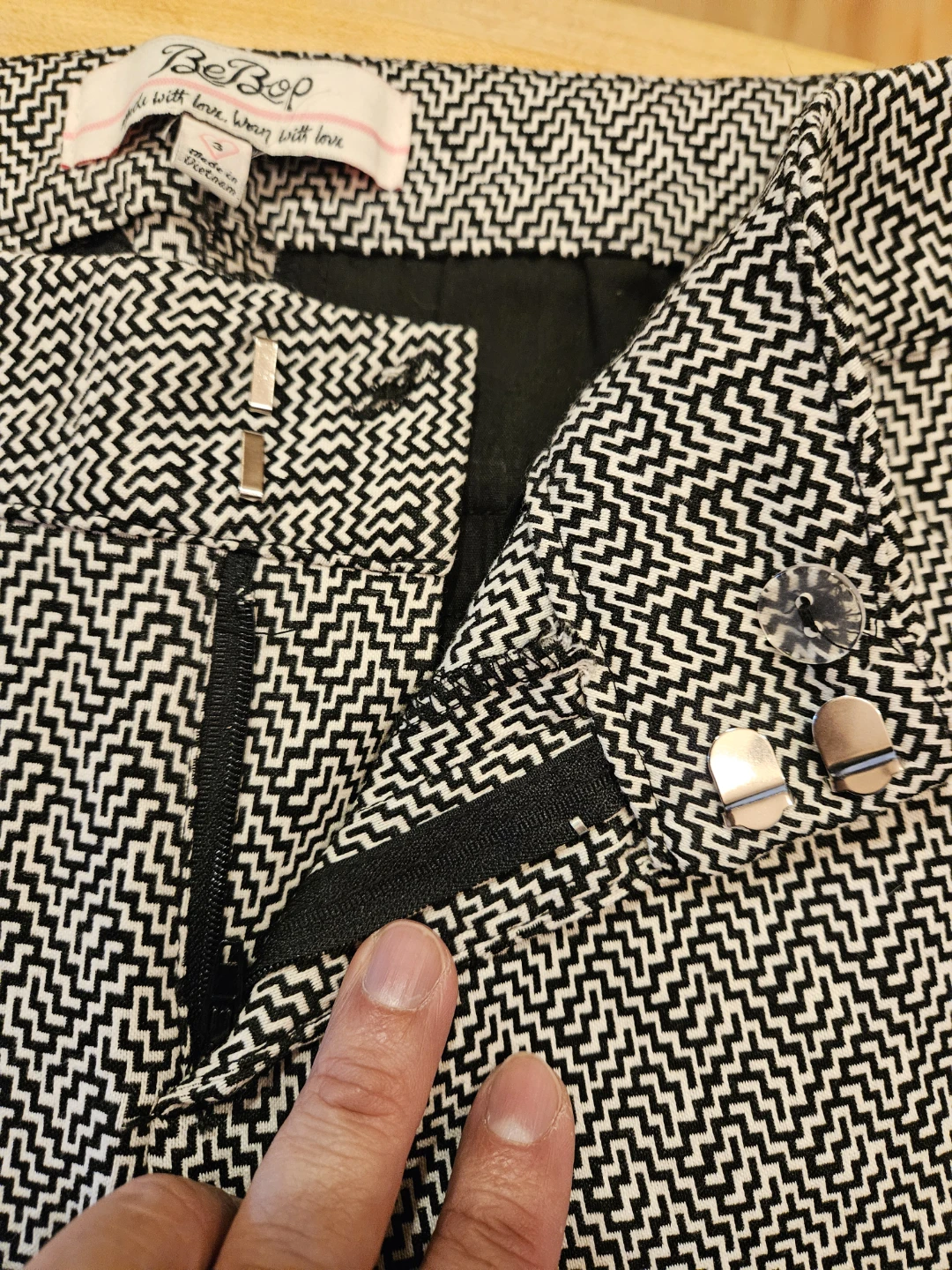 BeBop Black & White Patterned Pants - Size 3 - photo 5
