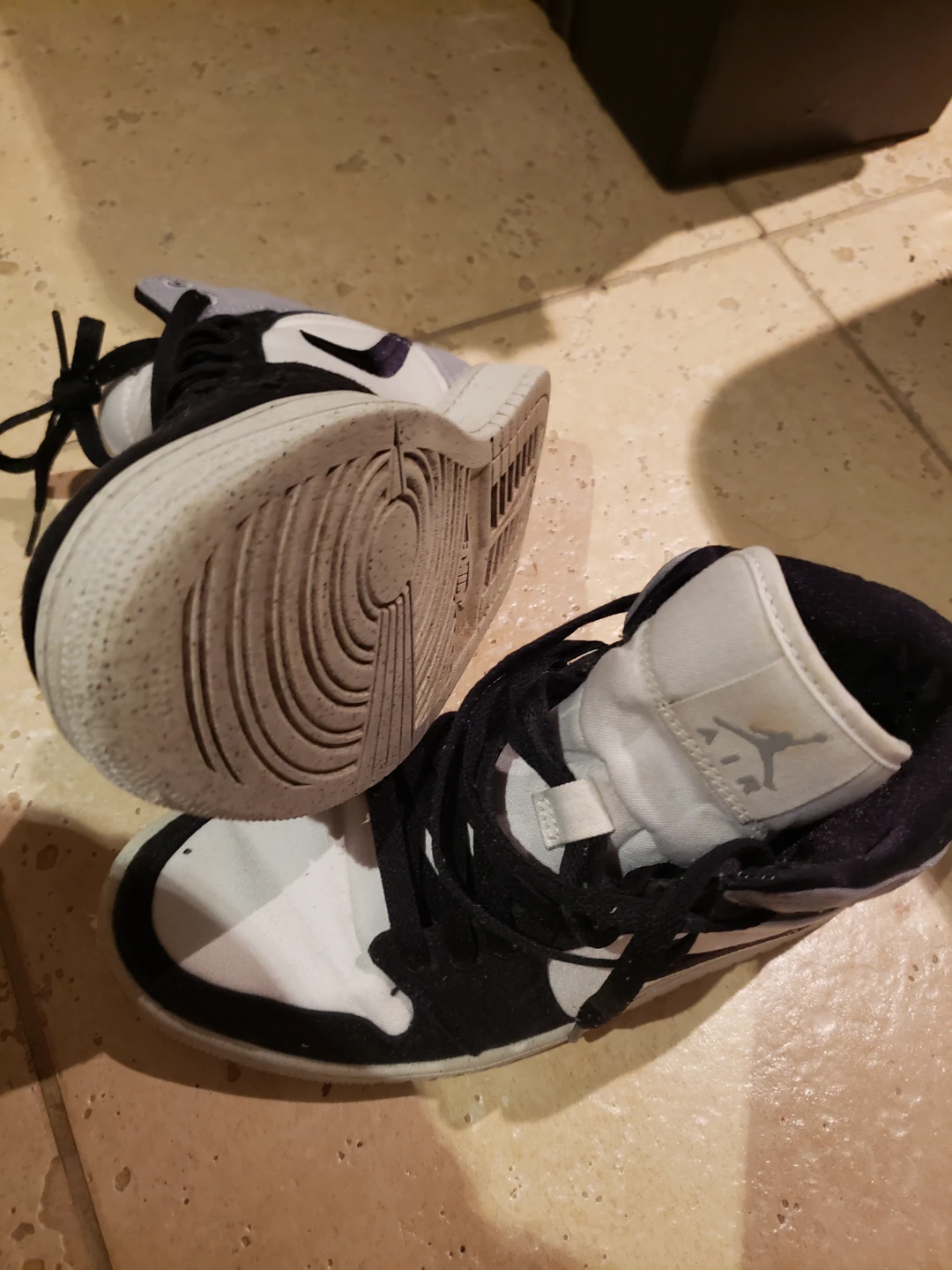 Jordan 1 "Air" High Top Sneakers - US 7.5 - photo 2