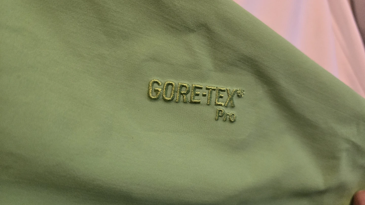 Arc'teryx Beta AR Gore-Tex Pro Jacket - Green Women - photo 4