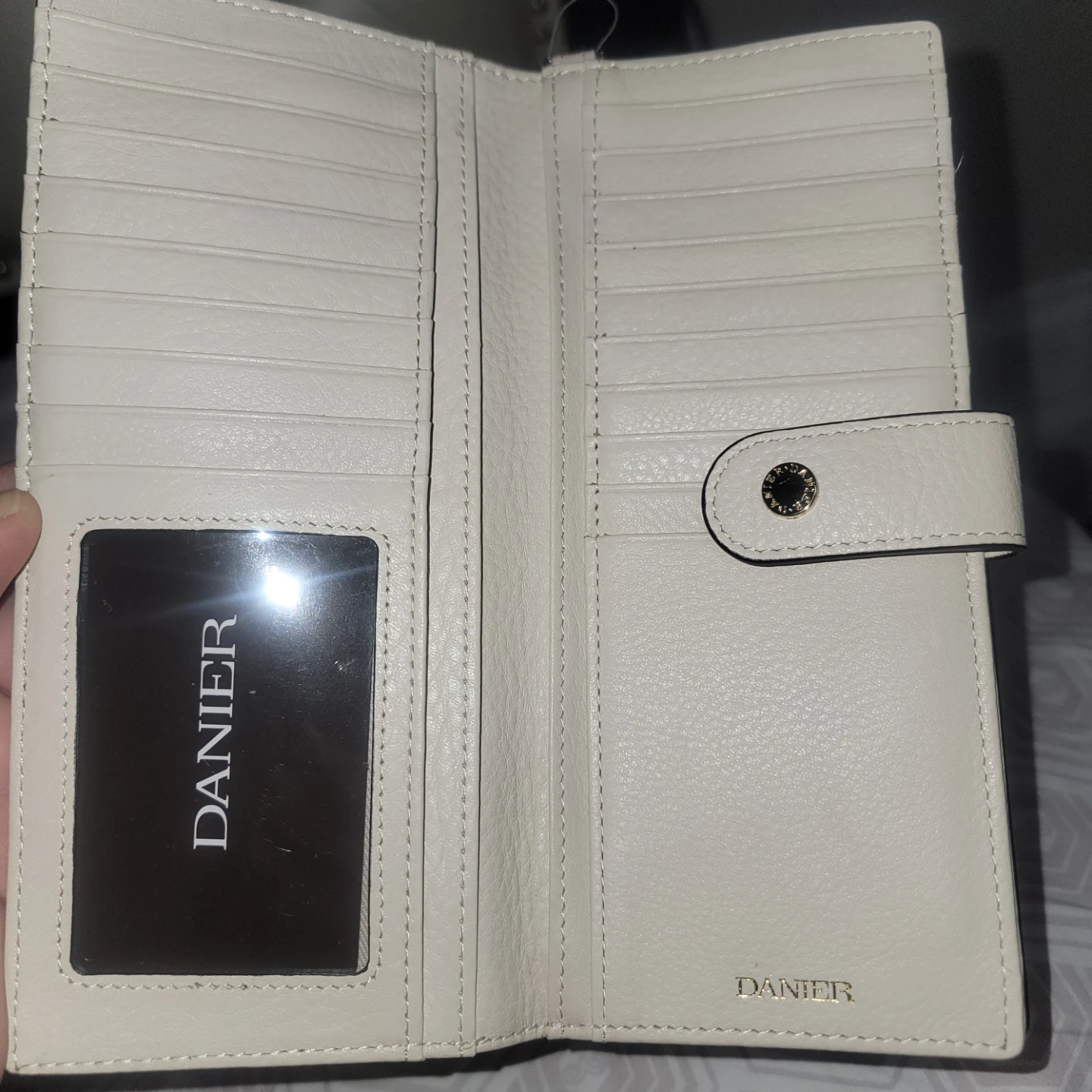 Danier White Leather Wallet - photo 2