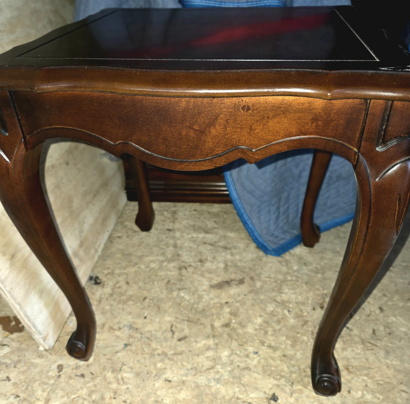 Antique-style Wooden End Table