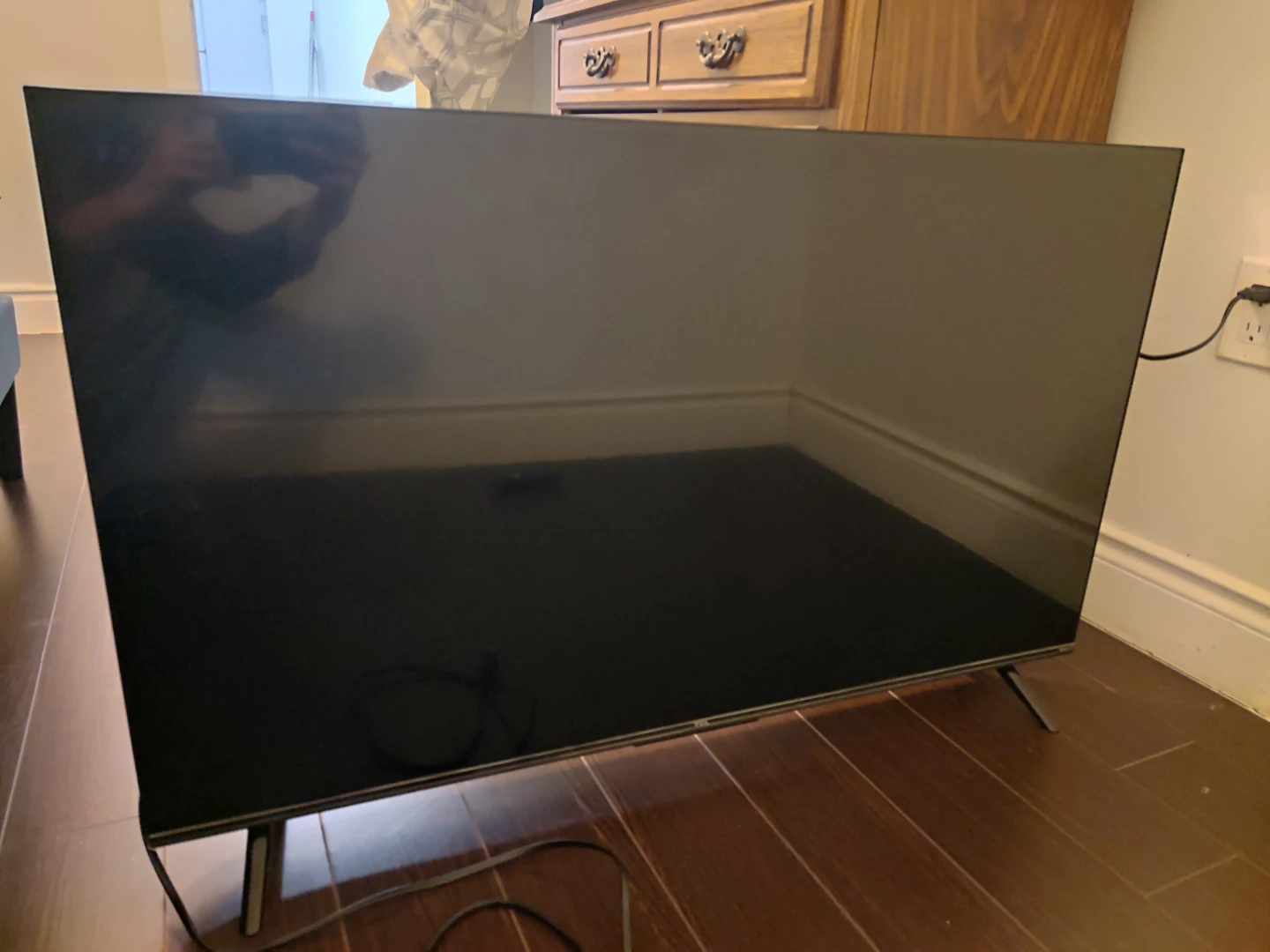 Like New TCL 43" 4K UHD HDR smart Roku TV. (43S455)