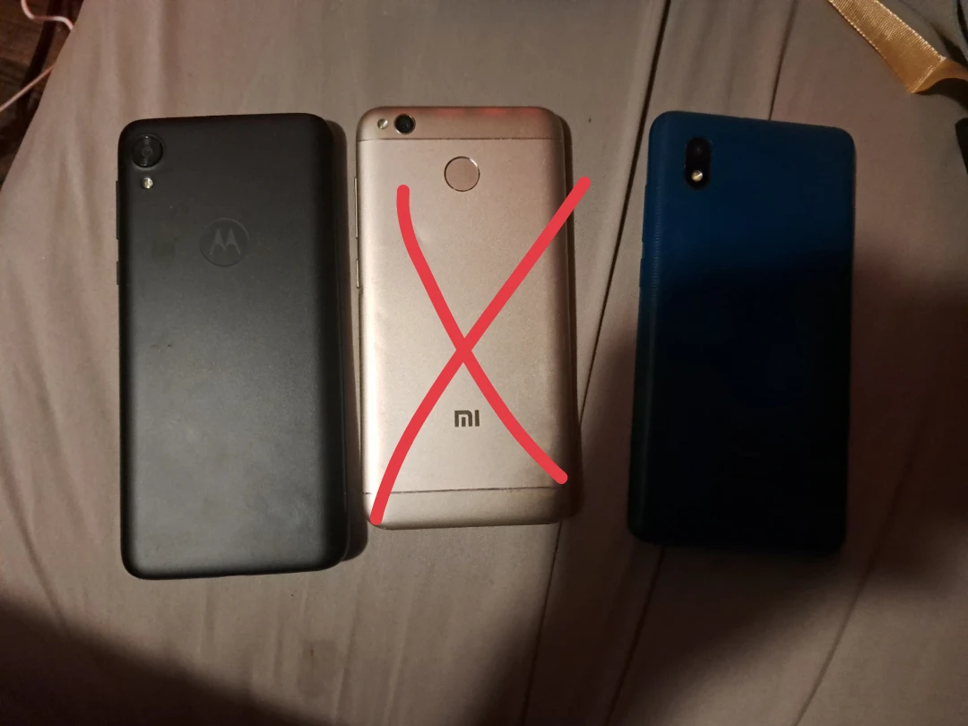 Used Smartphones - Motorola and Alcatel - photo 2