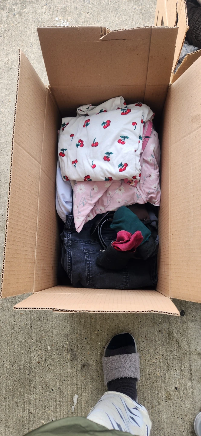 Box of assorted clothing and shoes - photo 3