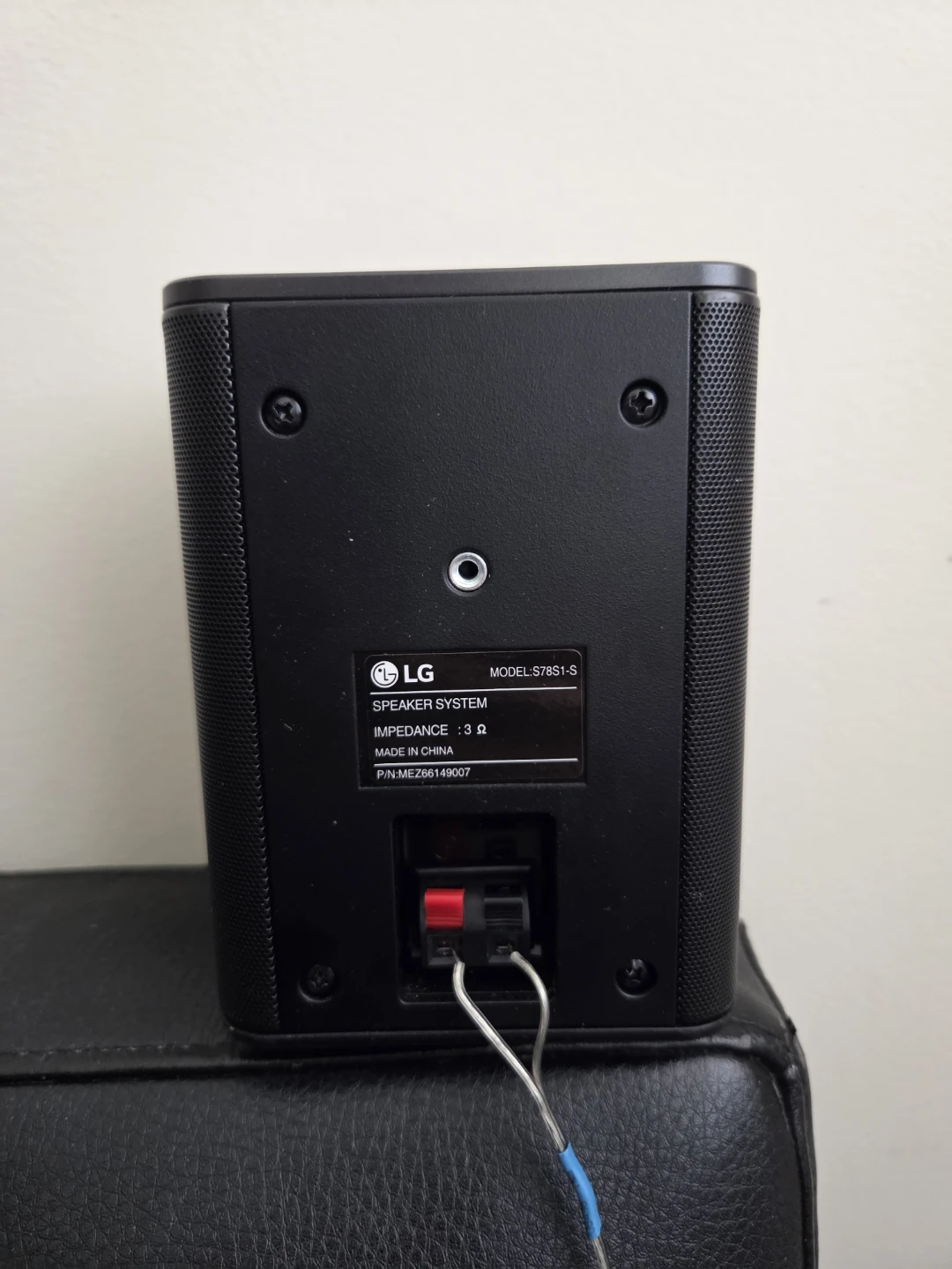 Smart TV and sound bar with Rear Speaker kit - photo 2
