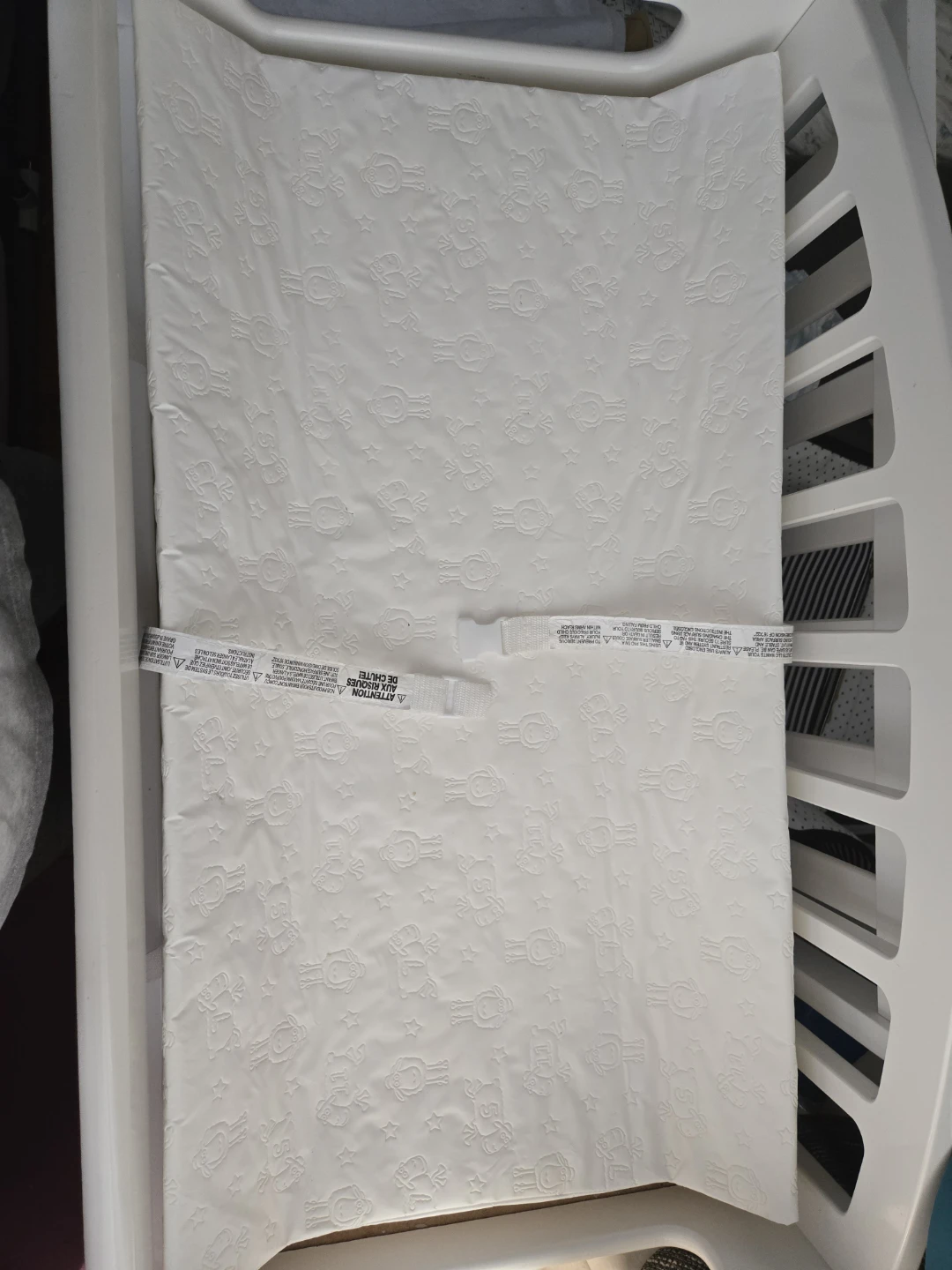White Changing Table with Pad. - photo 3