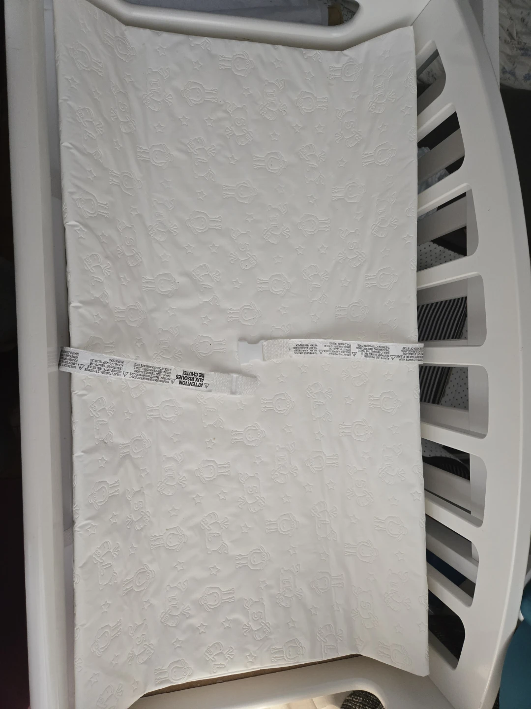 White Changing Table with Pad. - photo 4