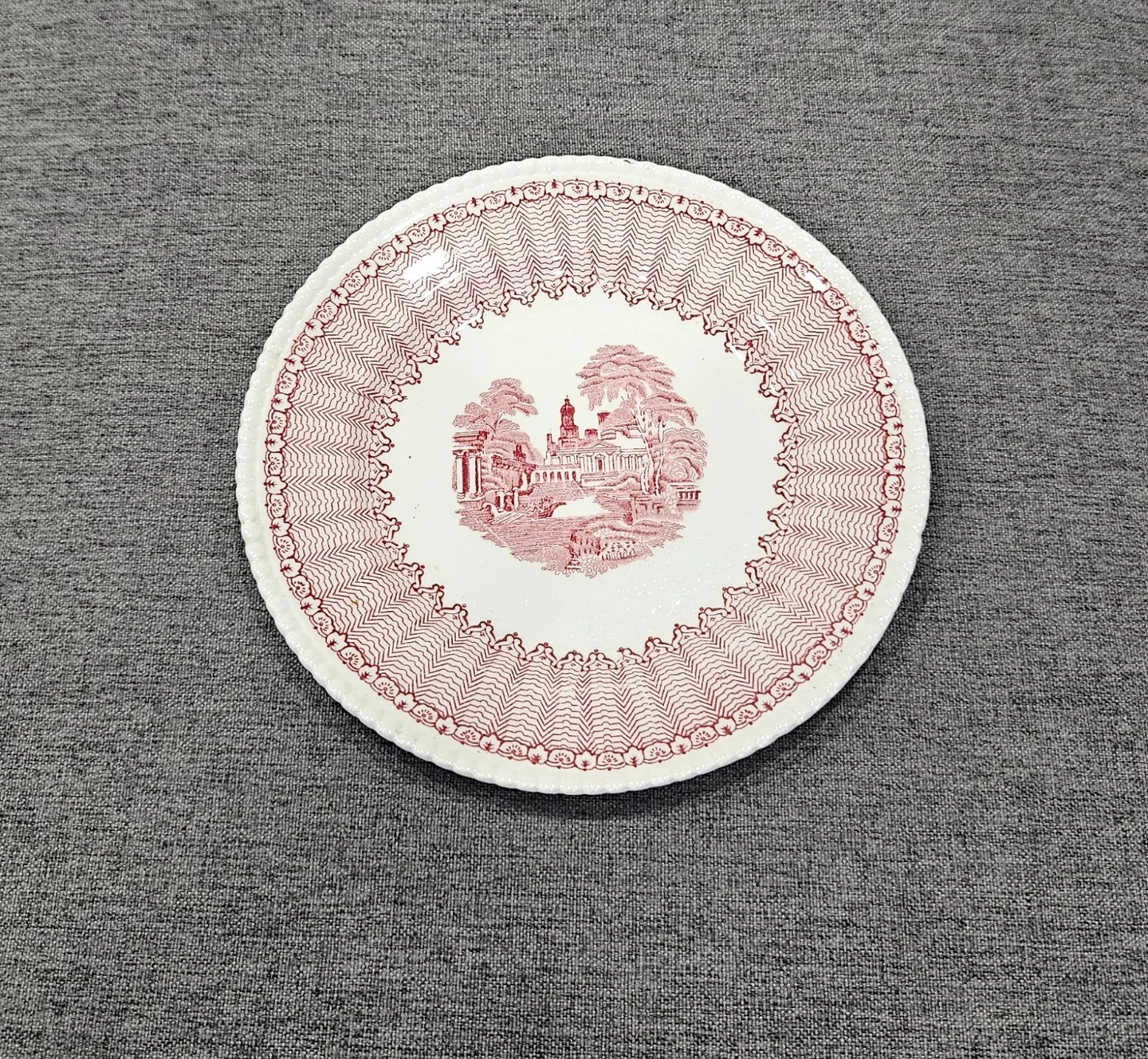 Vintage Red & White Decorative Plate - 8 Inches - photo 4