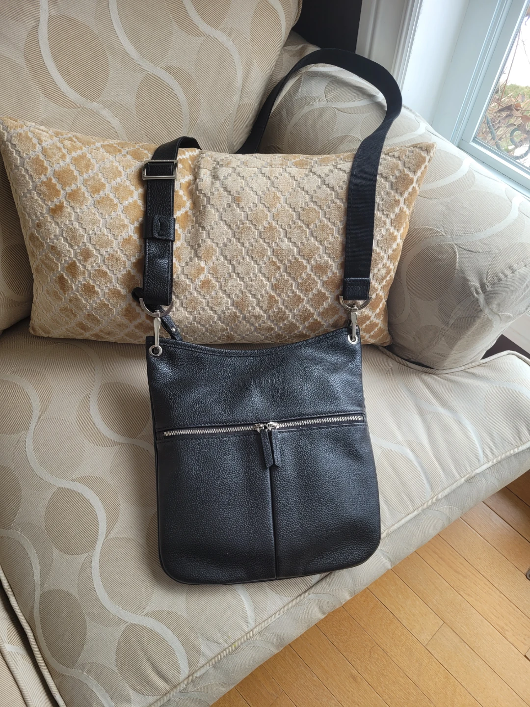 Must Go Authentic Longchamp Le Foulonne Flat Crossbody Bag