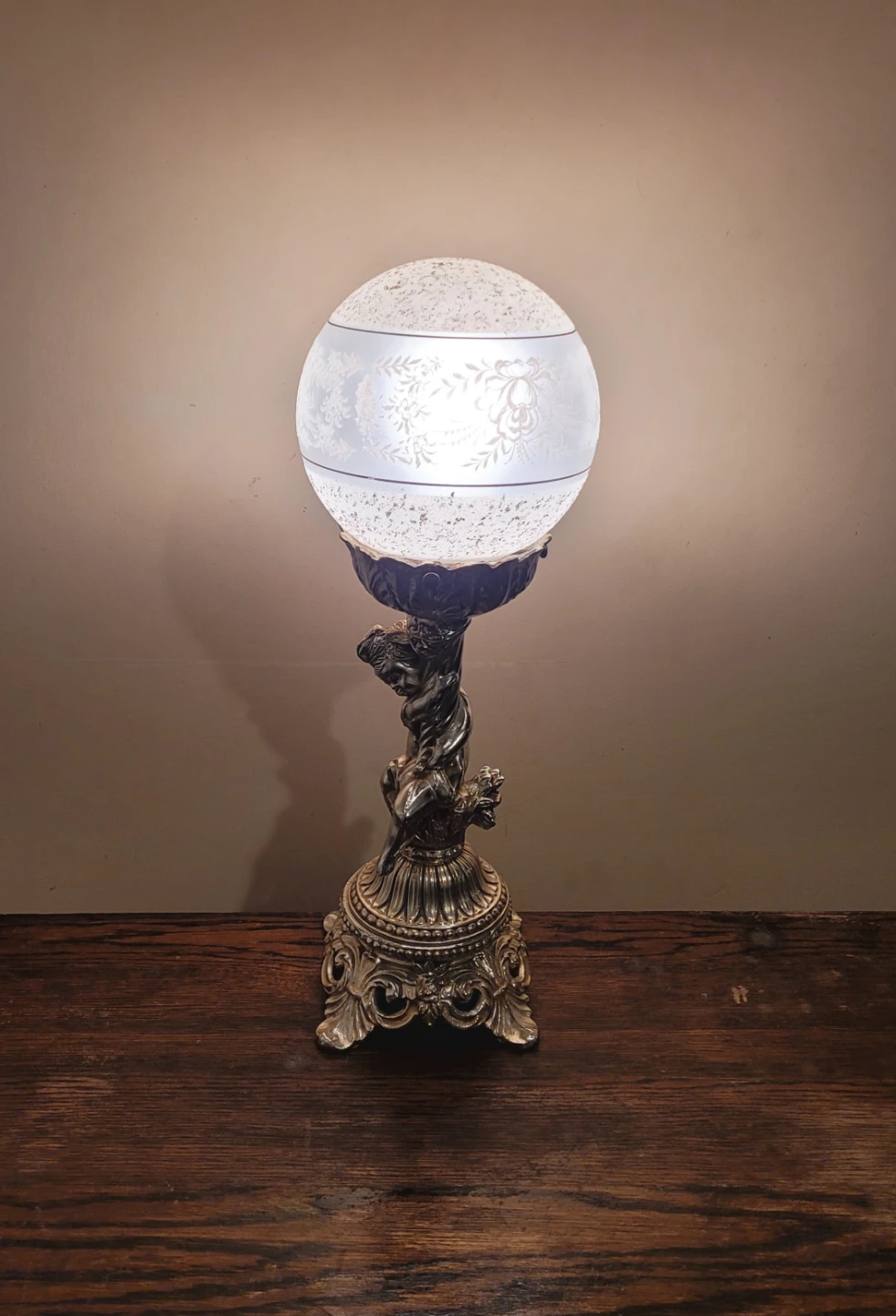 Vintage Cherub Globe Table Lamp