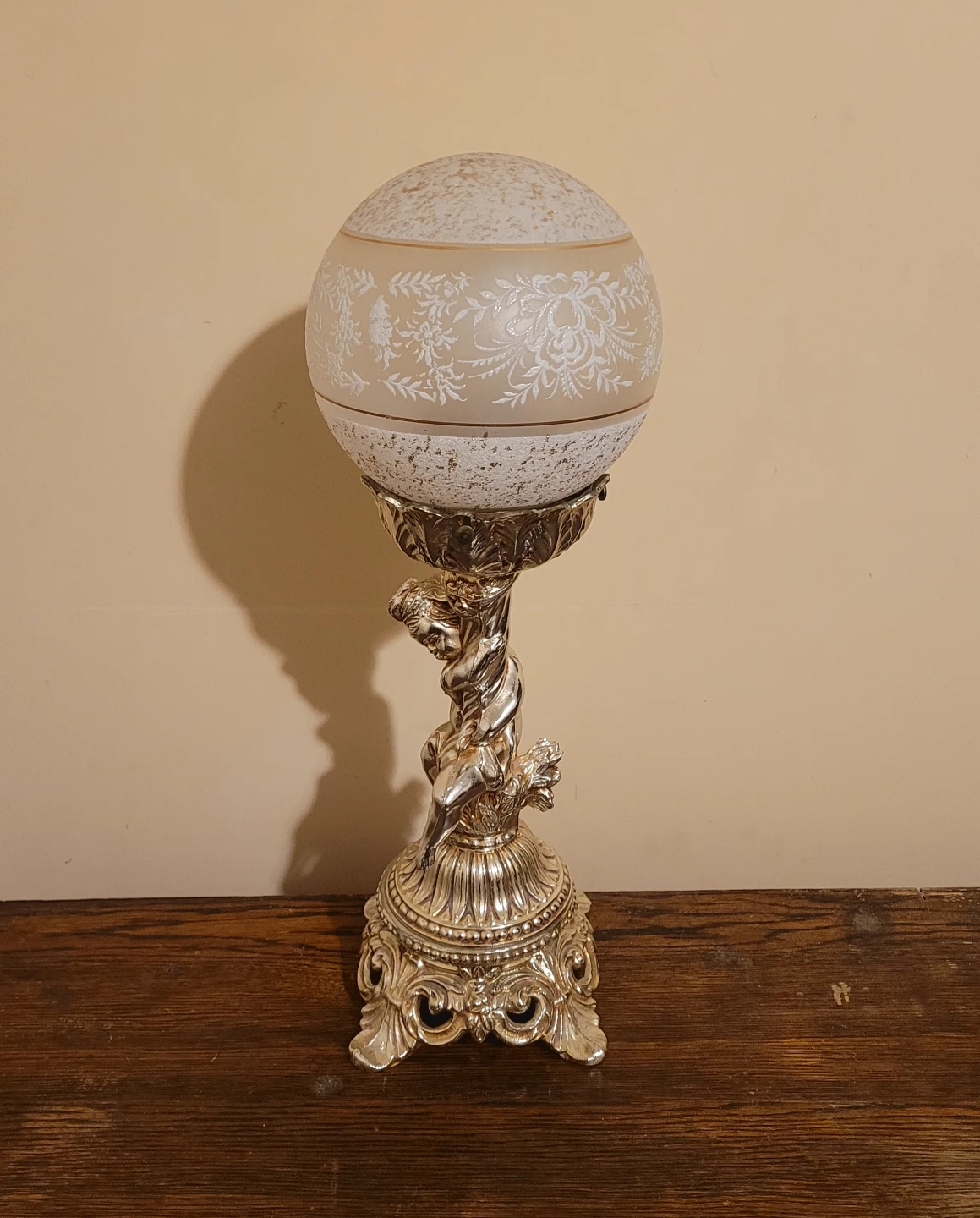 Vintage Cherub Globe Table Lamp - photo 3