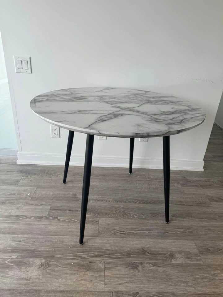 Round Dining Table - photo 2