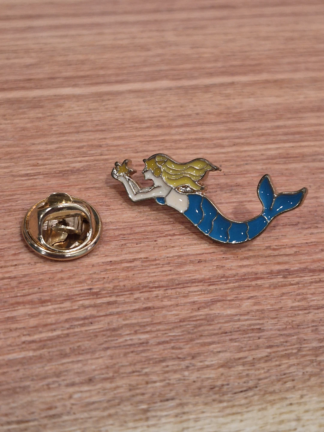 So Cute Mermaid Hat Lapel Pin Brand New without Tags - photo 2