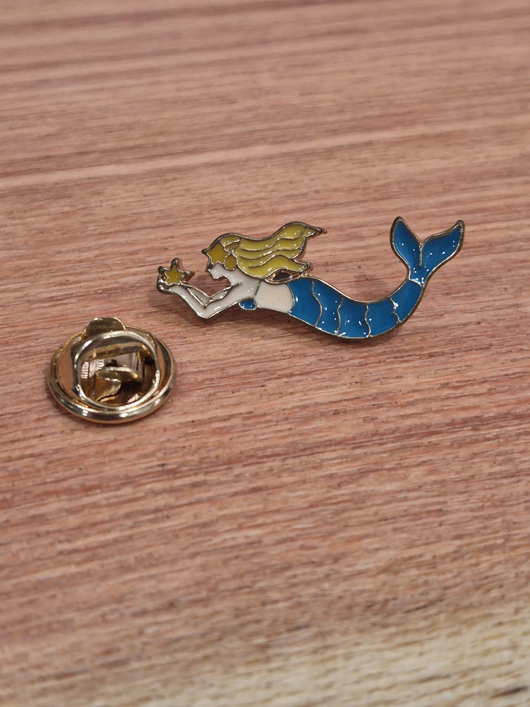 So Cute Mermaid Hat Lapel Pin Brand New without Tags - photo 4
