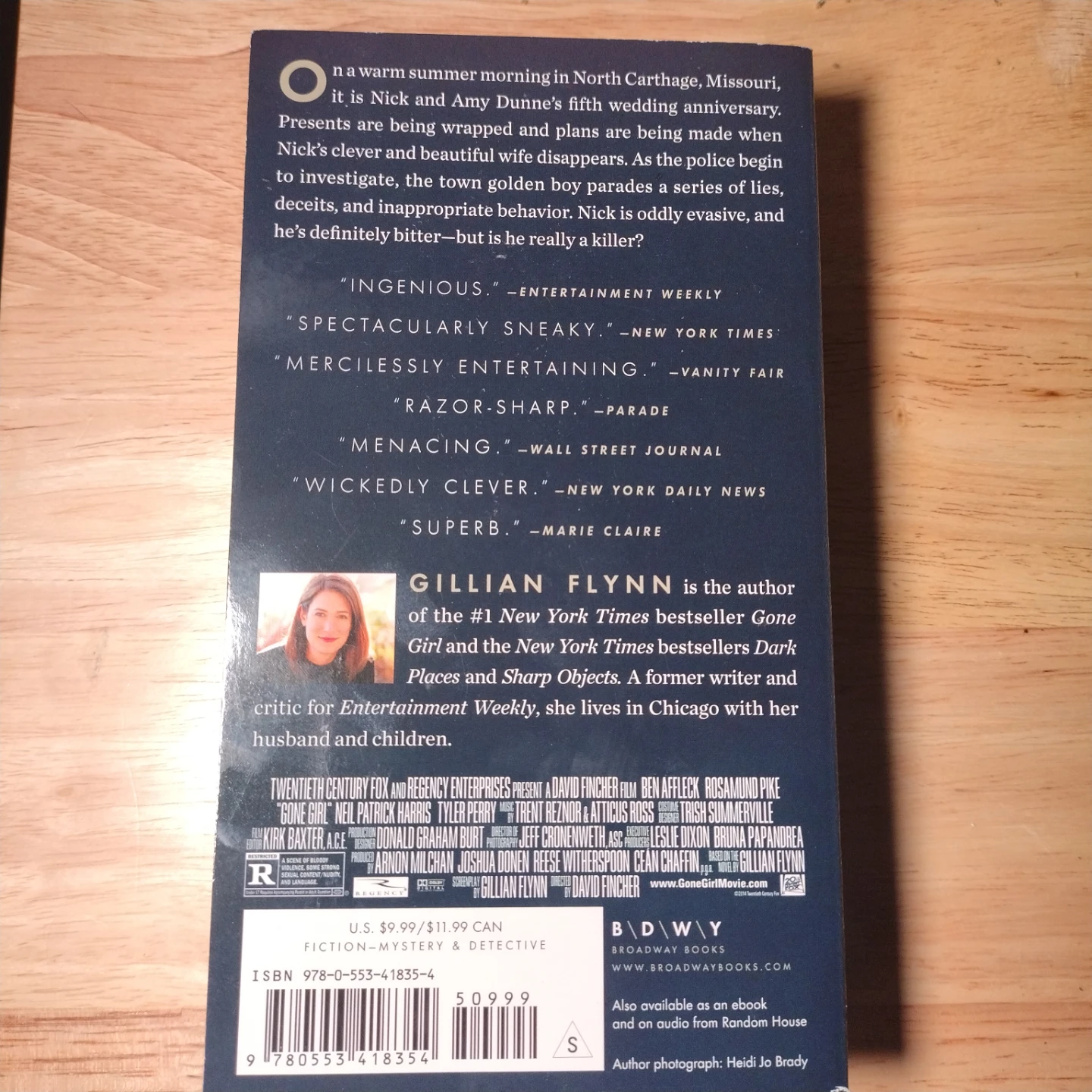 Gone Girl by Gillian Flynn - Mystery Novel - photo 2