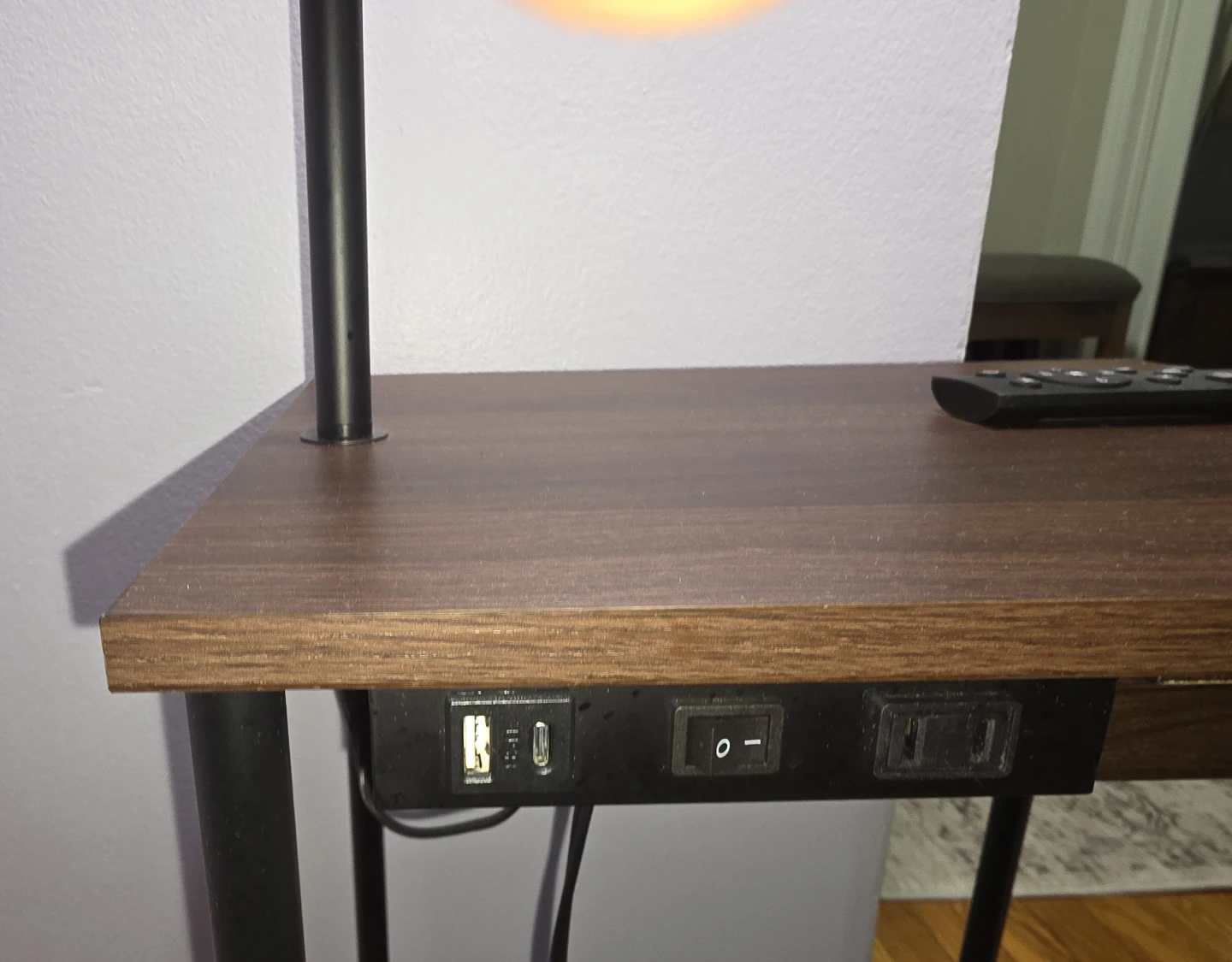 Set of 2 End tables with build in lamp. - photo 5