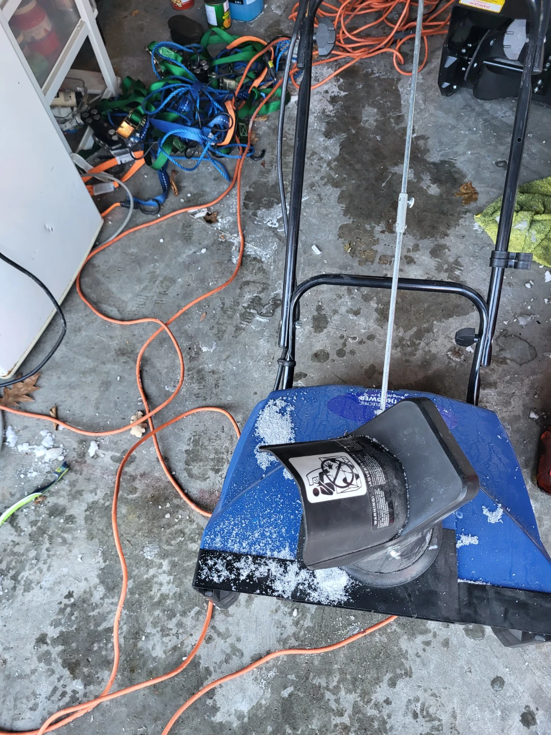 Snow Joe Electric Snow Thrower 18-Inch 13.5 Amp - photo 3