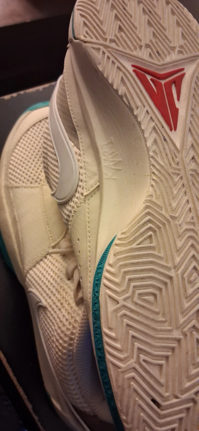 Nike Kobe Mamba Fury Basketball Shoes - photo 2