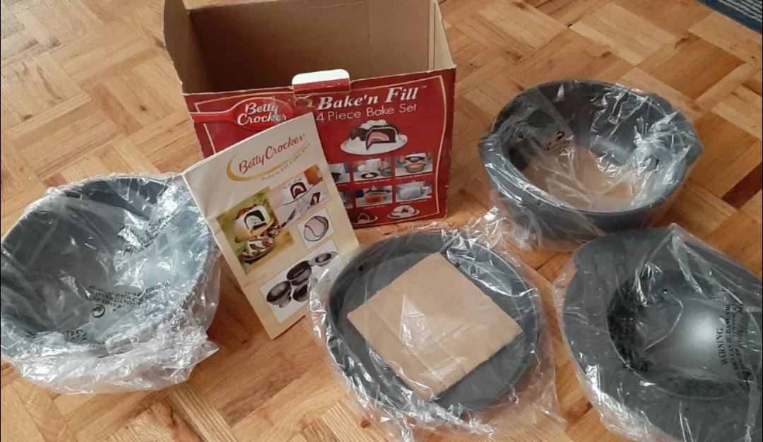 Betty Crocker Bake'n Fill 4 Piece Bake Set - photo 3