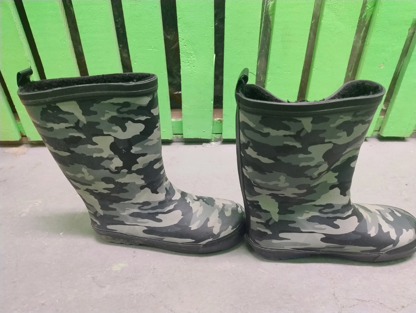 Kids Camo Rain Boots Size 5 Shark Soles with felt liner - photo 3