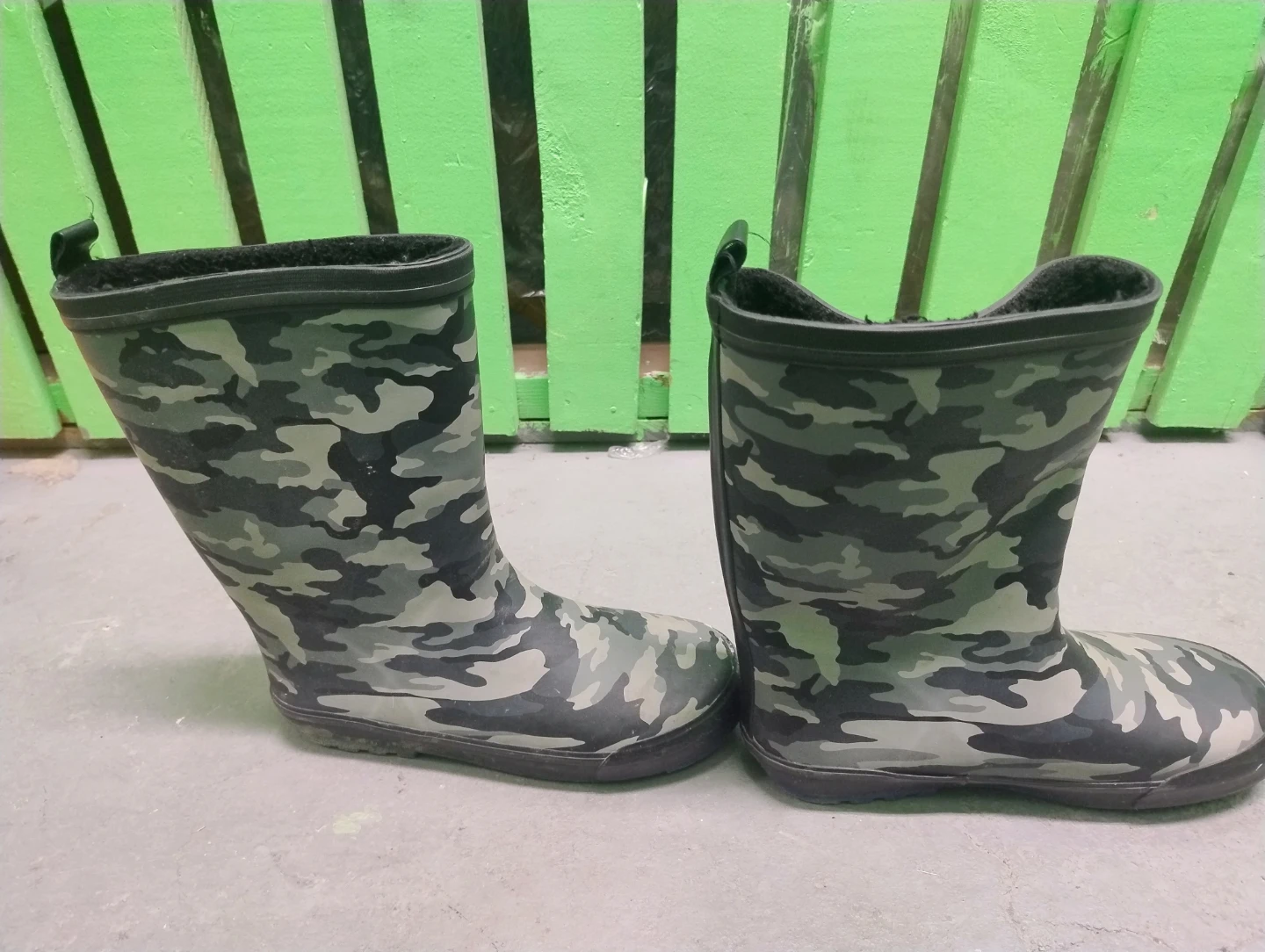 Kids Camo Rain Boots Size 5 Shark Soles with felt liner - photo 5