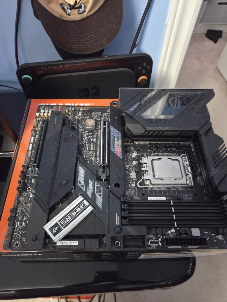 ASUS ROG STRIX Z690-F GAMING Motherboard - photo 2