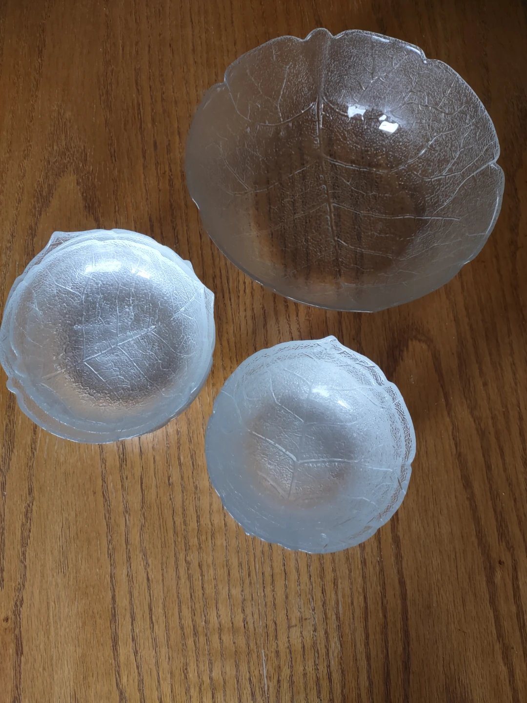 FREE: 11 Clear Glass Leaf Design Bowls - photo 3