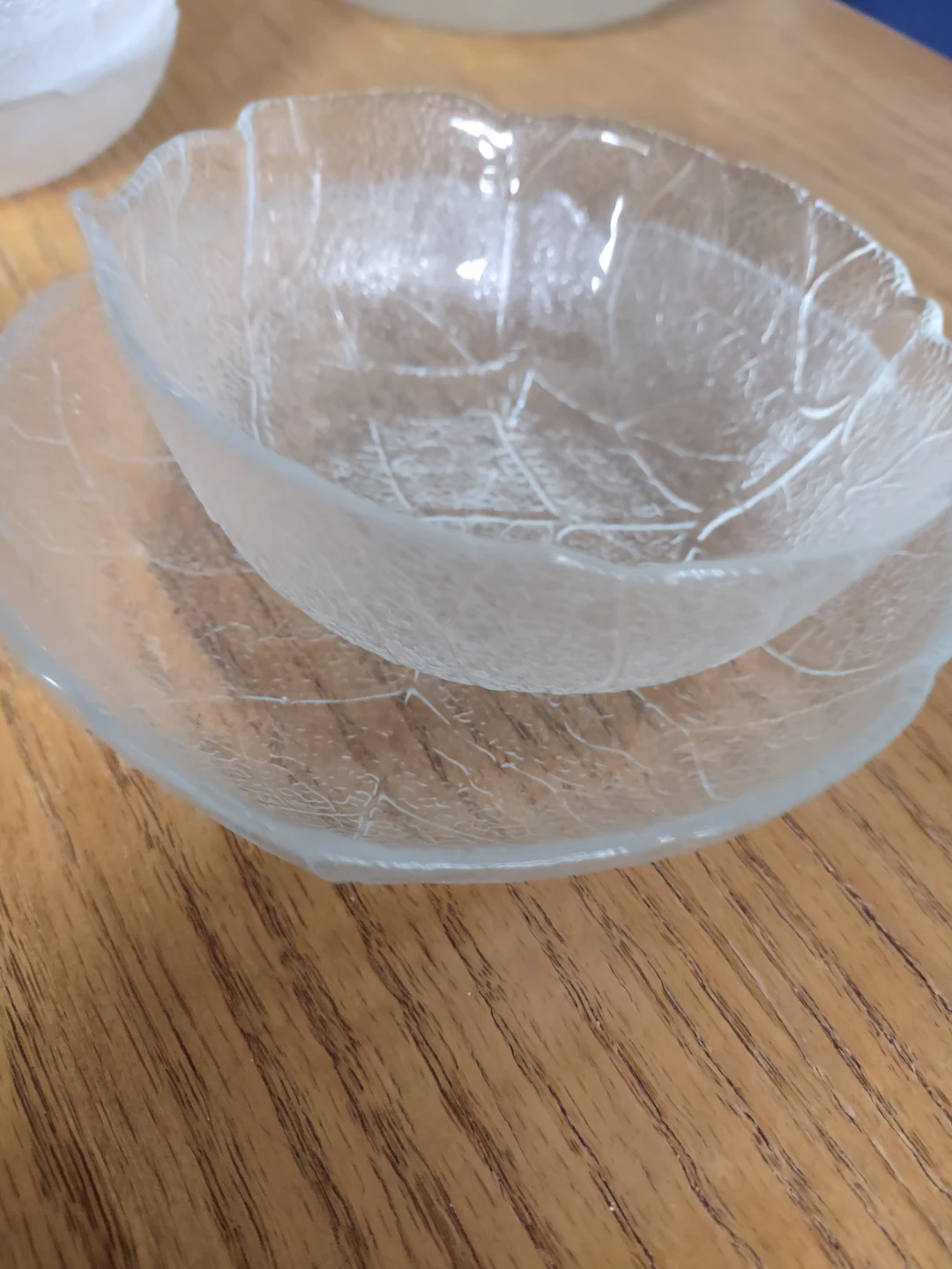 FREE: 11 Clear Glass Leaf Design Bowls - photo 5